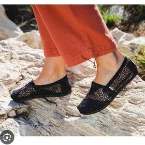 Black lace TOMS